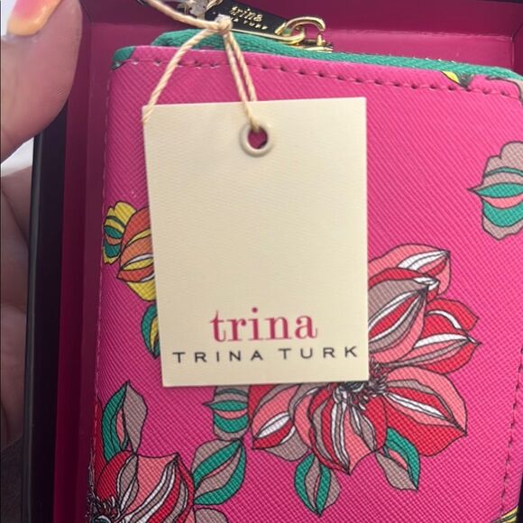 NWT- Trina Turk- Small full zip Floral Pink Wallet - Picture 3 of 6